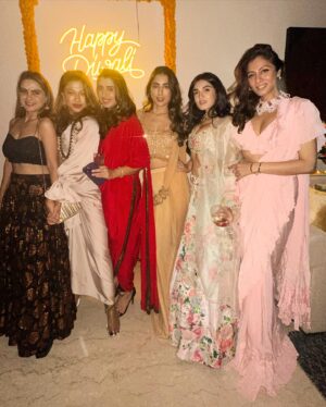 Sukhmani Sadana Instagram - Happy Diwali 🪔 

Wearing @anshikatakofficial 
Jewllery @khuranajewelleryhouse 

#happydiwali2023