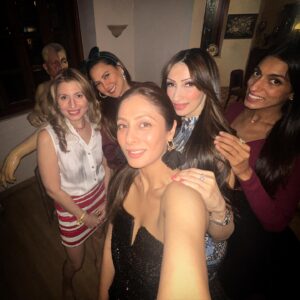 Sukhmani Sadana Instagram - 🎄 🧑‍🎄 

#christmasdinner #makemerry #friendsthatlastalifetime #christmaseve #merrychristmas 

Missing a few in our pics 
@shivensurendranath @ritikajolly @adhirajsingh_j @vasudharungta @keithsequeira @soomarhaider