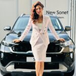 Sukhmani Sadana Instagram - And I thought I was the hot thing on stage ;) Clearly not!! You took the cake Kia Sonnet! Got more eye balls than me ;) Hosted the Grand WORLD PREMIERE of KIA SONNET @_kia.official_india #kia #kiasonnet #thewildreborn Thanks for the perfect make up @makeupbychandnichadha #anchor #host #sukhmanisadana #moderator #emcee #kiasonnetworldpremiere #kiasonnetlaunch #india #newdelhi #emailtobook