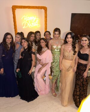 Sukhmani Sadana Instagram - Happy Diwali 🪔 

Wearing @anshikatakofficial 
Jewllery @khuranajewelleryhouse 

#happydiwali2023