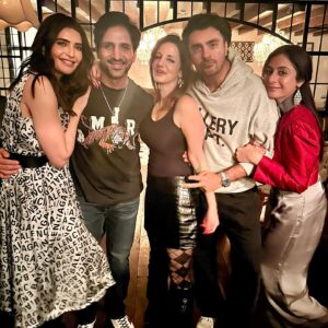 Sukhmani Sadana Instagram - December is for a Colourful Grid 🎄 ❣️

@karishmaktanna @sonalchauhan @ritikavardhan 

Wearing my new fav brand @zaitraclothing by @khubsagarwal 

At @gigibombay 

#mumbai #friends #christmasmonth #lovedecember
