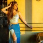 Sukhmani Sadana Instagram – A little posing hurt no one 
1,2,3,4 or 5? 🔹🔷🔹

Wearing @zaitraclothing 
Shot at @theritzcarltonpune 
Camera @shubham_wanjare.jpg 

#sunset #sunsetphotography #sunsetlovers #sukhmanisadanaXRitzCarlron #sukhmanisadana #ritzcarlton #ritzcarltonpune #punecity #travelhost #collaboration #travelwithsuki #host #anchor