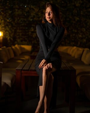 Sukhmani Sadana Instagram - Symmetry. 

Shot by @shubham_wanjare.jpg 
Location @theritzcarltonpune 

#portrait #nightmodeon #shoot #blackisbeautiful #blacklove #shootingnight #sukhmanisadana #theritzcarltonpune
