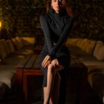 Sukhmani Sadana Instagram - Symmetry. Shot by @shubham_wanjare.jpg Location @theritzcarltonpune #portrait #nightmodeon #shoot #blackisbeautiful #blacklove #shootingnight #sukhmanisadana #theritzcarltonpune