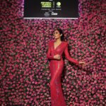 Sukhmani Sadana Instagram – Mumbai sunsets dazzle me up ✨ 

#latergram #anchor #emcee #liveevents #presenter 
Wearing @michael5inco