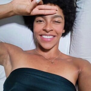 Sul Rosa Instagram - De todas as mulheres que eu já fui a que eu mais amo e a que está nascendo...🦋👽🍀