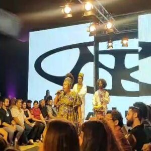 Sul Rosa Instagram - Desfile Goiás fashion week.
Encerramento com a marca da estilista Nyna Koxta.
@nyna.koxta @nkmodafricana @goiasfashionweekoficial 
.
.
#modafashion #preto #africa #negras #negros #inclusion #inclusao #fe #mundo #goiasfashionweek #goiana #modelos