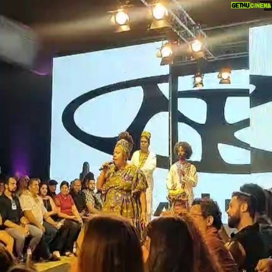 Sul Rosa - 109 Likes - Desfile Goiás fashion week.
Encerramento com a marca da estilista Nyna Koxta.
@nyna.koxta @nkmodafricana @goiasfashionweekoficial
.
.
#modafashion #preto #africa #negras #negros #inclusion #inclusao #fe #mundo #goiasfashionweek #goiana #modelos
