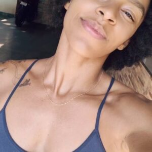 Sul Rosa Instagram - Ela tem cores, curvas, sabores, coisas que seduz
Eu levo flores, som de cantores e ela ama ouvir
Se der minha hora, preciso embora, mas ela me impede
De um jeito louco, fica um pouco, sou incapaz de ir
Não vou mentir, fiquei envolvidão✨
.
#finaldoano #diasmelhores #fé #gratidao #mamaedeprimeiraviagem #lgbt