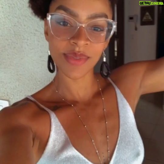 Sul Rosa - 1K Likes - Me ajuda por gentileza! Com óculos ou sem óculos?
.
.
#gatasdoinstagram #autoestima #pretasgostosas #brasil #instagraff #mulhermaravilha #delicia #oculosdegrau #foryou #fy #meme #goiás #mexico #chile #argentina #guapa #nordeste #reelsinstagram #boca #atleta