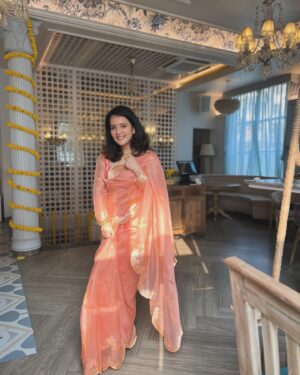 Sulagna Panigrahi Instagram - Sarees have my heart now and forever 🥰🥰

Saree: @miranee_banaras 
Blouse: @shabnamthakurdesigns ❤️❤️❤️