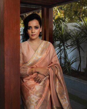 Sulagna Panigrahi Instagram - Sulagna Panigrahi x Raw Mango

Saree: @raw_mango 
HMU: @chiju_garbiyal_makeup_expert 
📸: @pixelpaji 

#saree #sulagnapanigrahi #rawmango