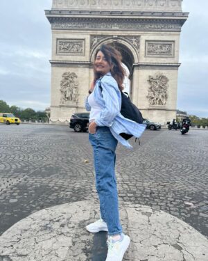 Sulagna Panigrahi Instagram - In love with Paris, with my love @biswakalyanrath 😍 

#paris #parisjetaime #arcdetriomphe #windyday #cold #rainyday #beautiful