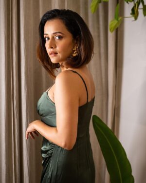 Sulagna Panigrahi Instagram - A lil more #aboutlastnight 

📸: @manasiphotog 

“Pinky Beauty Parlour” 

Starring Sulagna Panigrahi, Khushboo Gupta and Akshay Singh.

Written & Directed by Akshay Singh.

An Akshikha Entertainment Production (Akshay Singh & Bahnishikha Das)

Releasing in cinemas on 14th April, 2023

@akshaysingh2605 
@bahnishikhadas
@guptakhushboo10
@vishwanathchatterjee  @jogimallang
@akshikha.entertainment
@divomusicofficial @cinepolisindia
@penmovies
@cinekornent @mumbaifilmfestival @pbpfilm
#PinkyBeautyParlour #PinkyBeautyParlourFilm
#akshikhaentertainment 
#Theatricalrelease 
#SulagnaPanigrahi #AkshaySingh #ReleasingOn14thApril