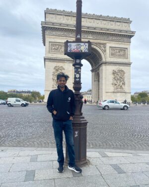 Sulagna Panigrahi Instagram - In love with Paris, with my love @biswakalyanrath 😍 

#paris #parisjetaime #arcdetriomphe #windyday #cold #rainyday #beautiful