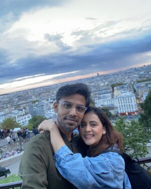 Sulagna Panigrahi Instagram - Let’s call this one the “Honeymoon” 😉😘
#covidwedding  couples will understand 🤪

#parisfrance #cityoflove #cityoflights #mostbeautiful #lovethiscity #honeymoon