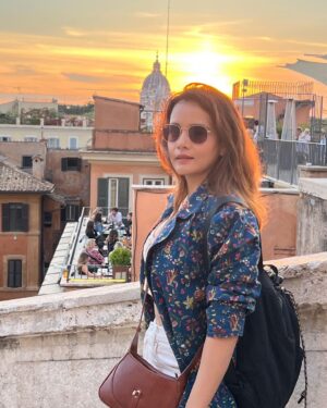 Sulagna Panigrahi Instagram - When my husband decides to be a photographer for 12mins and I just walk into his sunset frame and take advantage 🤪

P.C- @biswakalyanrath 

#chasingsunsets #rome #italy #travel