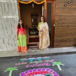Sumalatha Instagram – ಸರ್ವರಿಗೂ ಮಕರ ಸಂಕ್ರಾಂತಿಯ ಹಾರ್ದಿಕ ಶುಭಾಶಯಗಳು. ಸೂರ್ಯನು ತನ್ನ ಪಥ ಬದಲಾಯಿಸಿ, ಹೊಸ ಹೊಳಪು ಕೊಟ್ಟಂತೆ, ತಮ್ಮೆಲ್ಲರ ಬದುಕಿನಲ್ಲಿ ಹೊಸ ಚೈತನ್ಯ ನೆಲೆಸಲಿ. ರೈತರ ಬಾಳಲ್ಲಿ ಸುಗ್ಗಿ ಹಬ್ಬದ ಸಂಭ್ರಮ ಹೆಚ್ಚಲಿ.
ಇಡೀ ವರ್ಷ ಸುಖ, ಶಾಂತಿ, ಸಂತೋಷ ಮತ್ತು ಆರೋಗ್ಯವನ್ನು ಭಗವಂತ ಕರುಣಿಸಲಿ.
Wishing all my dear friends a very happy Sankranti 

#happysankranti