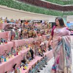 Sumalatha Instagram – An extravagant Dussehra at Garuda Mall. We were honored to have the graceful presence of Sumalatha Ambareesh at the vibrant Gombe Habba celebrations. The venue was adorned with a breathtaking exhibit of 1002 exquisite handmade dolls and exquisite Mysore-style decorations, creating a truly mesmerizing atmosphere.
.
.
.
.
.
.
.
.
.
.
#garudamall #mallsofbengaluru #bengaluru #dasara #dasaracelebrations #weekend #celebrity #sumalathaambareesh #shopping
