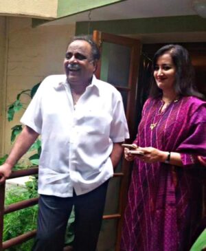 Sumalatha Instagram - When days were happier
Smiles were bigger 
And every day..felt like Sunday
Miss that , miss you ❤️♥️❤️

#Ambareesh #happymoments #happymemories