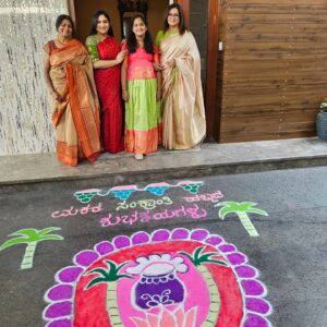 Sumalatha Instagram - ಸರ್ವರಿಗೂ ಮಕರ ಸಂಕ್ರಾಂತಿಯ ಹಾರ್ದಿಕ ಶುಭಾಶಯಗಳು. ಸೂರ್ಯನು ತನ್ನ ಪಥ ಬದಲಾಯಿಸಿ, ಹೊಸ ಹೊಳಪು ಕೊಟ್ಟಂತೆ, ತಮ್ಮೆಲ್ಲರ ಬದುಕಿನಲ್ಲಿ ಹೊಸ ಚೈತನ್ಯ ನೆಲೆಸಲಿ. ರೈತರ ಬಾಳಲ್ಲಿ ಸುಗ್ಗಿ ಹಬ್ಬದ ಸಂಭ್ರಮ ಹೆಚ್ಚಲಿ.
ಇಡೀ ವರ್ಷ ಸುಖ, ಶಾಂತಿ, ಸಂತೋಷ ಮತ್ತು ಆರೋಗ್ಯವನ್ನು ಭಗವಂತ ಕರುಣಿಸಲಿ.
Wishing all my dear friends a very happy Sankranti 

#happysankranti