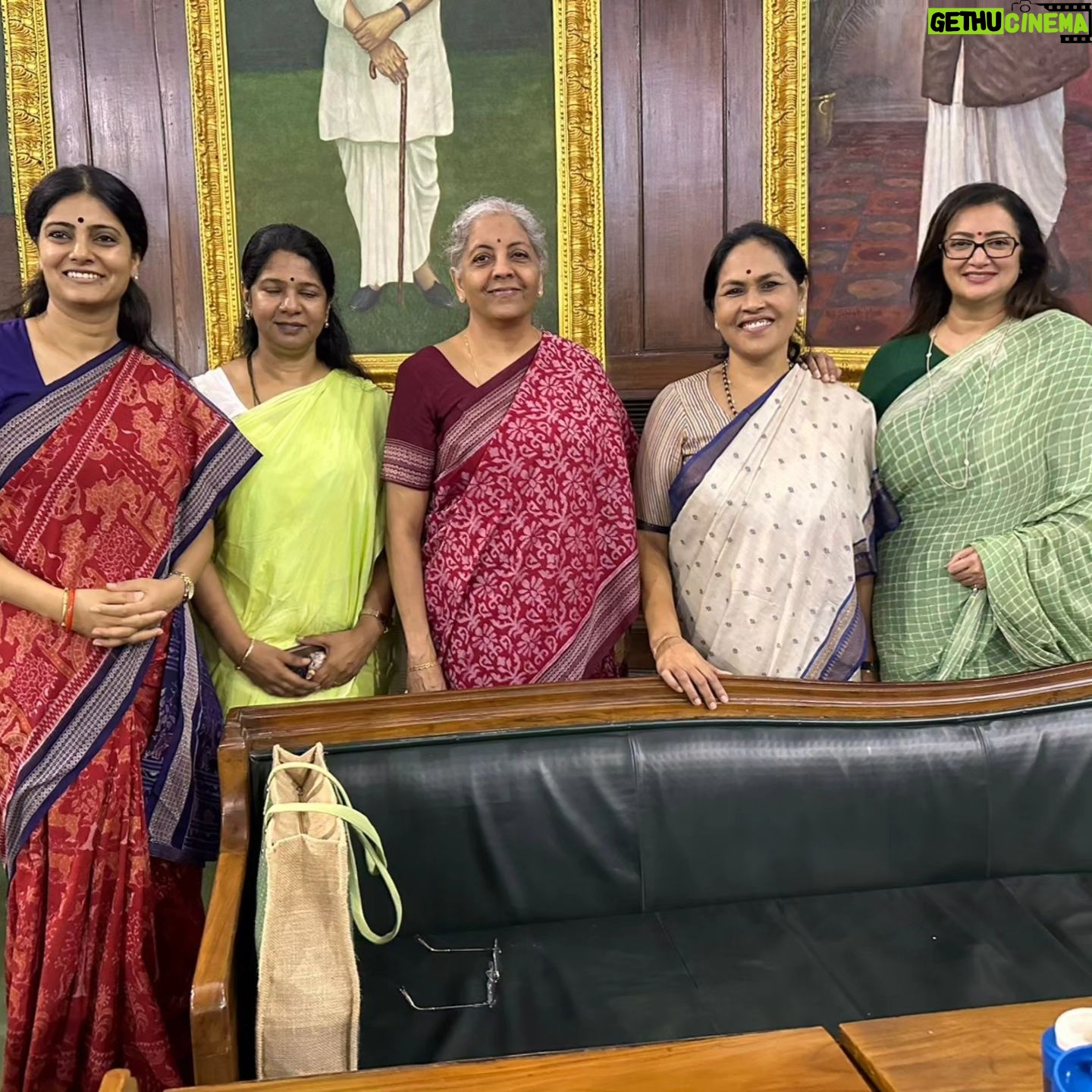 Sumalatha - 15.7K Likes - Lighter moments at Central Hall with colleagues Ministers & Mps
#nirmalasitharaman #supriyasule #kanimozhi #shobhakarandlaje #anupriyapatel