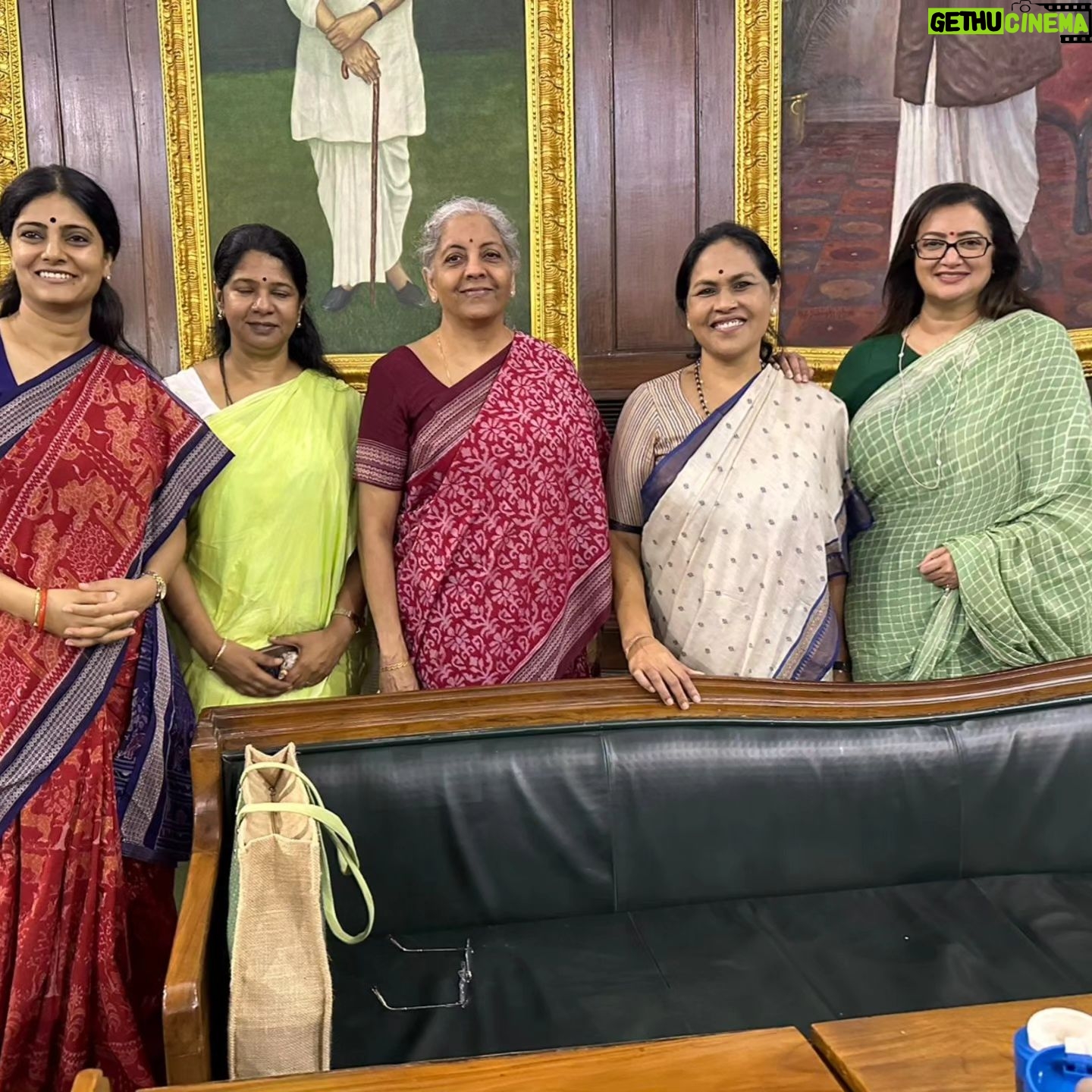 Sumalatha - 15.7K Likes - Lighter moments at Central Hall with colleagues Ministers & Mps
#nirmalasitharaman #supriyasule #kanimozhi #shobhakarandlaje #anupriyapatel
