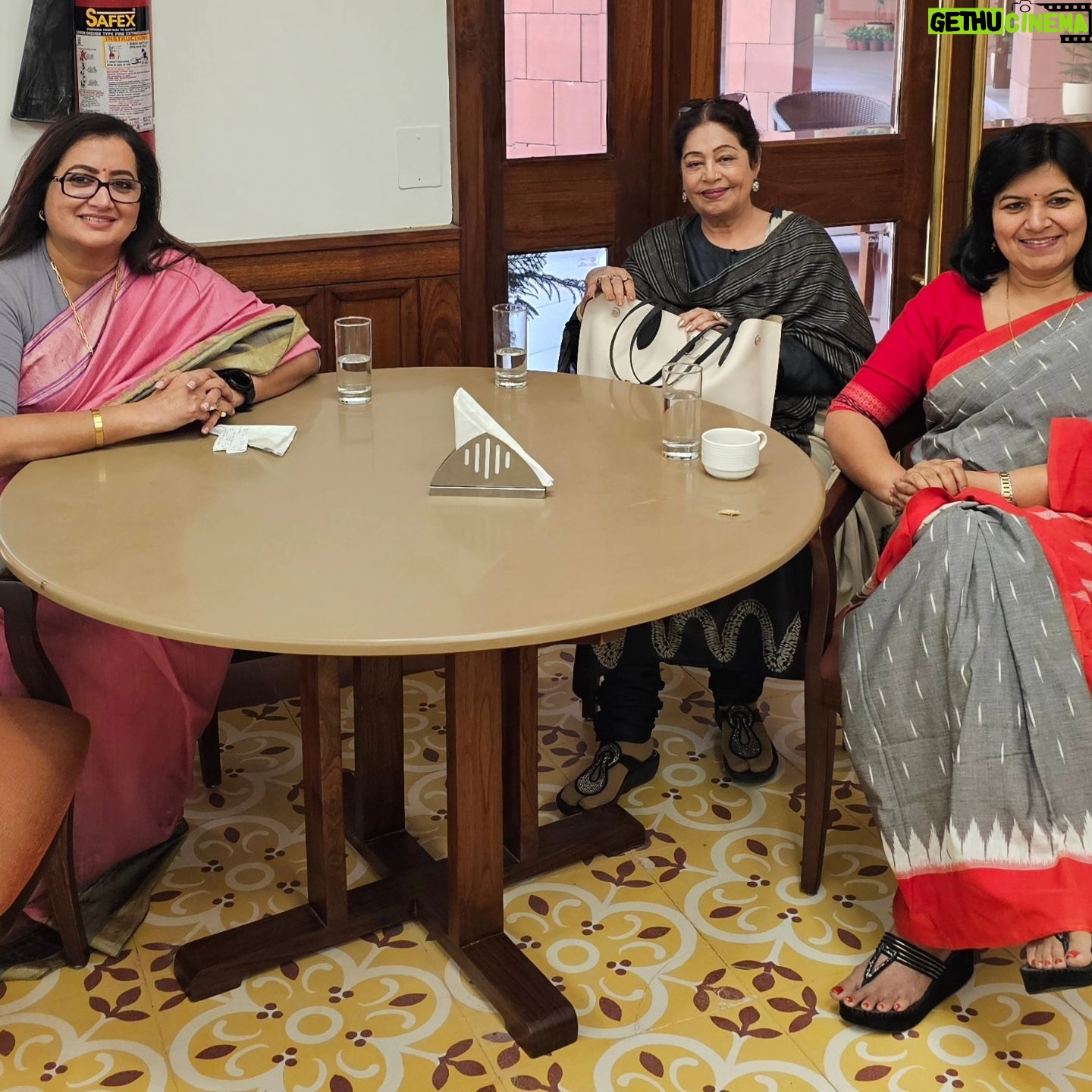 Sumalatha Instagram - Coffee break with Lok Sabha colleagues @aparajitasarangi & @kirronkhermp #wintersessions #newdelhi #loksabha