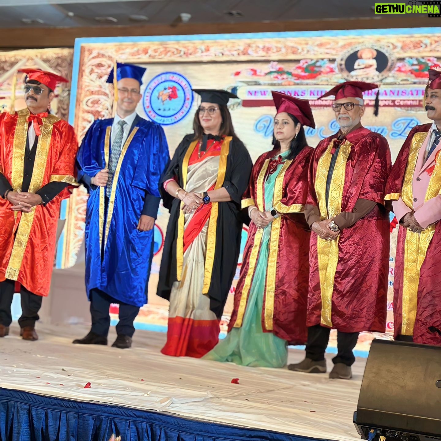 Sumalatha - 15.5K Likes - Extremely humbled & honored to have received an Honorary Doctorate from the United Theological Research Institute, Hyderabad ( accredited by University of Berkeley, California, USA )for Social Service & service in Politics & Films in the presence of His Excellency Consul General,Turkey & my esteemed colleagues & dear friends #Naresh , #Jayasudha & #Muralimohangaru .This will serve as an inspiration to motivate me in my future path . I dedicate this honor to my husband Ambareesh, my parents and my wellwishers and supporters in the film & political industry . And thank all my supporters whose blessings & faith in me has led to this. 🙏
ಸಮಾಜ ಸೇವೆ ಮತ್ತು ರಾಜಕೀಯ ಮತ್ತು ಚಲನಚಿತ್ರಗಳಲ್ಲಿ ಸೇವೆಗಾಗಿ USA, ಕ್ಯಾಲಿಫೋರ್ನಿಯಾದ ಬರ್ಕ್ಲಿ ವಿಶ್ವವಿದ್ಯಾಲಯದಿಂದ ಅನುಮೋದಿಸಲಾದಮತ್ತು ಮಾನ್ಯತೆ ಪಡೆದಿರುವ ಯುನೈಟೆಡ್ ಥಿಯೋಲಾಜಿಕಲ್ ರಿಸರ್ಚ್ ಇನ್ಸ್ಟಿಟ್ಯೂಟ್, ಹೈದರಾಬಾದ್ನಿಂದ ಗೌರವ ಡಾಕ್ಟರೇಟ್ ಪಡೆದಿರುವುದಕ್ಕೆ ಅತ್ಯಂತ ವಿನಮ್ರ ಮತ್ತು ಗೌರವ ಪೂರ್ವಕವಾಗಿ ಧನ್ಯವಾದಗಳನ್ನು ಅರ್ಪಿಸುವೆ.
ಈ ಗೌರವ ನನ್ನ ಮುಂದಿನ ಹಾದಿಯಲ್ಲಿ ನನ್ನನ್ನು ಪ್ರೇರೇಪಿಸಲು ಇದು ಸ್ಫೂರ್ತಿಯಾಗಲಿದೆ. ನಾನು ಈ ಗೌರವವನ್ನು ನನ್ನ ಪತಿ ಅಂಬರೀಶ್, ನನ್ನ ಹೆತ್ತವರು ಮತ್ತು ನನ್ನ ಹಿತೈಷಿಗಳು ಮತ್ತು ಚಲನಚಿತ್ರ ಮತ್ತು ರಾಜಕೀಯ ಉದ್ಯಮದ ಬೆಂಬಲಿಗರಿಗೆ ಅರ್ಪಿಸುತ್ತೇನೆ. ಇಂಥದ್ದೊಂದು ಗೌರವ ಸಿಕ್ಕಿರುವುದು ನನ್ನ ಮೇಲಿನ ನಂಬಿಕೆ ಮತ್ತು ನಿಮ್ಮೆಲ್ಲರ ಆಶೀರ್ವಾದ ಕಾರಣ. ನನ್ನನ್ನು ಬೆಂಬಲಿಸಿದ ಎಲ್ಲರಿಗೂ ಧನ್ಯವಾದಗಳು.