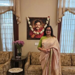 Sumalatha Instagram - ಸರ್ವರಿಗೂ ಮಕರ ಸಂಕ್ರಾಂತಿಯ ಹಾರ್ದಿಕ ಶುಭಾಶಯಗಳು. ಸೂರ್ಯನು ತನ್ನ ಪಥ ಬದಲಾಯಿಸಿ, ಹೊಸ ಹೊಳಪು ಕೊಟ್ಟಂತೆ, ತಮ್ಮೆಲ್ಲರ ಬದುಕಿನಲ್ಲಿ ಹೊಸ ಚೈತನ್ಯ ನೆಲೆಸಲಿ. ರೈತರ ಬಾಳಲ್ಲಿ ಸುಗ್ಗಿ ಹಬ್ಬದ ಸಂಭ್ರಮ ಹೆಚ್ಚಲಿ.
ಇಡೀ ವರ್ಷ ಸುಖ, ಶಾಂತಿ, ಸಂತೋಷ ಮತ್ತು ಆರೋಗ್ಯವನ್ನು ಭಗವಂತ ಕರುಣಿಸಲಿ.
Wishing all my dear friends a very happy Sankranti 

#happysankranti