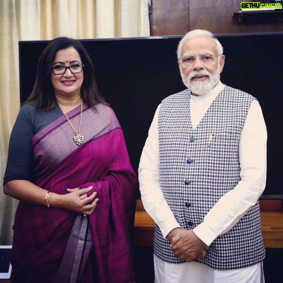 Sumalatha - 22.3K Likes - ಜಗತ್ತು ಮೆಚ್ಚಿದ ನಾಯಕ, ನಮ್ಮ ಹೆಮ್ಮೆಯ ಪ್ರಧಾನ ಮಂತ್ರಿಗಳಾದ ಶ್ರೀ ನರೇಂದ್ರ ಮೋದಿ ಅವರ ಹುಟ್ಟು ಹಬ್ಬಕ್ಕೆ ಹಾರ್ದಿಕ ಶುಭಾಶಯಗಳು.
ಶ್ರೀ ನರೇಂದ್ರ ಮೋದಿ ಅವರ ದೂರದೃಷ್ಟಿ, ದೇಶದ ಮೇಲಿರುವ ಅವರ ಅಭಿಮಾನ ಯಾವತ್ತಿಗೂ ಮಾದರಿ ಆಗಿರುವಂಥದ್ದು. ಭಗವಂತ ಅವರಿಗೆ ಮತ್ತಷ್ಟು ಆಯುಷ್ಯ, ಆರೋಗ್ಯ ಕೊಟ್ಟು ಇನ್ನಷ್ಟು ಜನ ಸೇವೆ ಮಾಡುವಂತೆ ಆಶೀರ್ವದಿಸಲಿ ಎಂದು ಪ್ರಾರ್ಥಿಸುವೆ.
Wishing our Hon'ble Prime Minister Shri Narendra Modi a very happy birthday .
@narendramodi
@PMOIndia
#ShriNarendraModi #HappyBirthdayModiJi