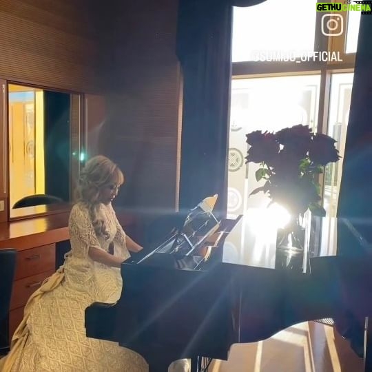 Sumi Jo - 2.5K Likes - The path to success can be extremely lonely. ģ±ź³µģ źøøģ ģøė”ģøģ ģė¤. ģė, ģøė”ģģ¼ ģ±ź³µķė¤.
Walk alone on your own path, and direct comparisons become harder. Envy goes down, genuine happiness for others' achievements goes up, and success and progress becomes more about achieving individually defined goals and less about keeping up with the Joneses.
#SumiJo #Diva #stage #Dress #success #Perform #perfect #Reels #Picoftheday #Primadonna #Insta #Concert #Opera #Operasinger #Singer #photography #ģ”°ģ미 #Daily #Artist #performer #explore #secretofsuccess #ģ±ź³µ #life #workhard #loneliness #ė²ķ°źø° #practice #ģ°ģµ