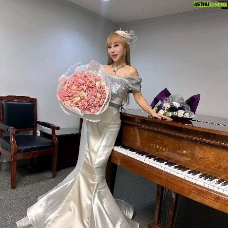 Sumi Jo - 2.9K Likes - Last nite & 2nite #Seoul
@denicheur.official @bulgari @gon_art_hm @seoul_arts_center
#SumiJo #Reels #Insta #instabeauty #Explore #Instagood #ģ”°ģ미 #fabulous #Operasinger #webstagram #flowers #pose #jewelry #DressingRoom #glam #nofilter #Operasinger #Theater #Artist #Fun #beautiful #Life #Chic #photography #picoftheday #ā¤ļø