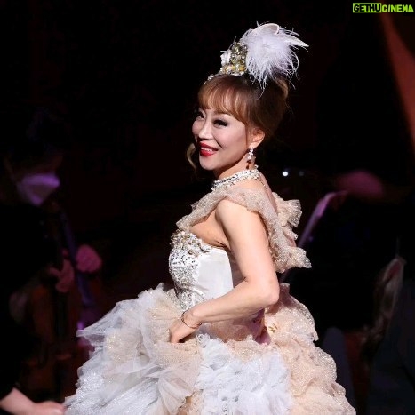 Sumi Jo - 3.6K Likes - #Onstage #Primadonna #mylife š
#SumiJo #Operasinger #Opera #Soprano #theatre #Music #Reels #insta #Me #Instagood #Picoftheday #Diva #shine #ģ”°ģ미 #cantante #challenge #Life #instabeauty #neverstop #forever #Competition #concert #Performer #artist
#묓ėģģź°ģ„ė¹ėė #ė #ė
øė „
@denicheur.official @sumijofanclub @hyejin1112 @sobangyoo