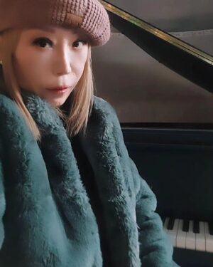 Sumi Jo Instagram - Love from Paris ⚘️ 
파리에 잘 도착했어요^^ 

#SumiJo #2024 #february #febrero #picoftheday #photography #nofur #Explore #조수미 #Insta #Instagood #2월 #29일 #lucky #month #paris #france #Operasinger #soprano #artistsoninstagram #rootingforyou #love #dieta #diet #loveyourself #♥️ #Ex0lore #pic #picoftheday #selfie