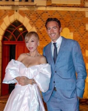 Sumi Jo Instagram - #News 기쁜 소식 함께 합니다!  I 'm so proud to launch ' Sumi Jo International singing competition '  which will be held from 7 to 13 July 2024 at the magnificent @chateaudelaferteimbault in France. 

I always wanted to help young singers to realize their dreams and I 'm very grateful to my wonderful #BFF @geoff23x @oliviero7 to make this happen! 

The winners will receive important prizes and the opportunities for concerts and recording! So Stay tuned for the further information. Merci! 

지난 주말, 저는 프랑스에서 내년에 열릴 조수미 국제콩클 발대식과 발대식 기념 축하 콘서트를 잘 마쳤습니다!  제가 꿈꾸는 성악콩클은 경쟁이 아닌 , 축제의 장 속에서 음악을 통해 평화의 메세지를 전할 스타들을 찾는 것입니다. 음악은 우리가 더 나은 세상을 만드는 최상의 표현 수단이니까요! 
2024년 7월 7일부터 13일까지 프랑스의 @chateaudelaferteimbault 에서 열리는 조수미 국제 성악콩클 많이 응원해주세요!  감사합니다! 🙏

#SumiJo #Competition #Concour #성악콩클 #France #Artists #Peace #Dream #SumiJoInternationalSingingCompetition2024 #Competition #WorldWide #조수미 #Insta #Arts  #Culture #Star #Opera #Operasinger #Soprano #Tenor #Baritone #Bass #조수미국제성악콩클 #Diva #Primadonna #Divo #europe #프랑스 #세계로당당히 

Special Thanks to @c_w_management
 @camilla.wehmeyer @fantoni_laura @warnerclassicskorea @unesco  @unescokor @denicheur.official @radiofrance @pianistobrillante

🐥음악으로 세계를 하나로🌟