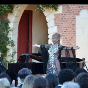 Sumi Jo Instagram - #News 기쁜 소식 함께 합니다!  I 'm so proud to launch ' Sumi Jo International singing competition '  which will be held from 7 to 13 July 2024 at the magnificent @chateaudelaferteimbault in France. 

I always wanted to help young singers to realize their dreams and I 'm very grateful to my wonderful #BFF @geoff23x @oliviero7 to make this happen! 

The winners will receive important prizes and the opportunities for concerts and recording! So Stay tuned for the further information. Merci! 

지난 주말, 저는 프랑스에서 내년에 열릴 조수미 국제콩클 발대식과 발대식 기념 축하 콘서트를 잘 마쳤습니다!  제가 꿈꾸는 성악콩클은 경쟁이 아닌 , 축제의 장 속에서 음악을 통해 평화의 메세지를 전할 스타들을 찾는 것입니다. 음악은 우리가 더 나은 세상을 만드는 최상의 표현 수단이니까요! 
2024년 7월 7일부터 13일까지 프랑스의 @chateaudelaferteimbault 에서 열리는 조수미 국제 성악콩클 많이 응원해주세요!  감사합니다! 🙏

#SumiJo #Competition #Concour #성악콩클 #France #Artists #Peace #Dream #SumiJoInternationalSingingCompetition2024 #Competition #WorldWide #조수미 #Insta #Arts  #Culture #Star #Opera #Operasinger #Soprano #Tenor #Baritone #Bass #조수미국제성악콩클 #Diva #Primadonna #Divo #europe #프랑스 #세계로당당히 

Special Thanks to @c_w_management
 @camilla.wehmeyer @fantoni_laura @warnerclassicskorea @unesco  @unescokor @denicheur.official @radiofrance @pianistobrillante

🐥음악으로 세계를 하나로🌟