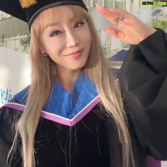 Sumi Jo - 6.2K Likes - ģ ģ¤ė KAISTģģ ģ“린 ķģģģ¬ģģģ ėŖ
ģź³¼ķźø°ģ ķ ė°ģ¬ ķģ넼 ė°ź² ėģģµėė¤. ėė¬“ė źø°ģź³ ģź“ģ¤ė½ģµėė¤!
ģ Ā 2021ė
Ā KAISTĀ ė¬øķźø°ģ ėķģ ģ“ė¹ģķźµģė” ģģ©ė ķ 칓ģ“ģ¤ķø ėØģ£¼ķ źµģėź³¼ ķØź» āģ”°ģ미 ź³µģ°ģģ ģ°źµ¬ģ¼ķ°ā넼 ģ¤ė¦½ķ“ ģøź³µģ§ė„(AI) źø°ė° ģģ
ķ©ģ£¼ źø°ģ ģ ķģ©ķ ė¬“ė ź³µģ°, ź°ģģ ėŖ©ģ리 ģ°źµ¬ ė±ģ ģė¬øķź³ ģė°ķģģ ź³µģ° ė° źµė“ģģ ģ“린 źø°ģ ź³µģ° ģģ°ģ ģ”°źøģ“ėė§ ė³“ķ¬ģ“ ėė ¤ź³ ė
øė „ķ“ ģģµėė¤. ģģ¼ė”ė ģėź° ģźµ¬ķė 'ź³¼ķźø°ģ ź³¼ 문ķģģ ģ ź³µģ”“' ģ ģķ“ ėģ± ģ“ģ¬ķ ė°ź² ģµėė¤.
ģ¤ėģ“ ģźø°ź¹ģ§ ģµģ ģ ė¤ķ 칓ģ“ģ¤ķø 씸ģ
ģė¤ģź² ģ¹ģ¹ģ„구넼 źø°ģķė©° ė¤ģ ķė² ģ“ź“ķ ģ“ģ„ėź³¼ 칓ģ“ģ¤ķøģź² ź°ģ¬ģ ė§ģ ģ ķ©ėė¤.
Today, I received an honorary doctorate in science and technology at the graduation ceremony held at KAIST.
I am so happy and honoured!
After being appointed as a visiting professor at KAIST Graduate School of Culture and Technology in 2021, I established the 'Sumi Jo Performing Arts Research Center' with KAIST Professor Nam Joohan to conduct research on stage performances and virtual voices using artificial intelligence (AI) technology. We have been exercising carious AI technique and methods to achieve high level of performances with avatars and provided technical demonstrations on campus, aiming to contribute to the 'coexistence of science /technology and culture/arts'.
I wish success to this year's KAIST graduates, who have worked hard to reach this milestone, and I would like to express my gratitude to President Gwanghyeong Lee and KAIST once again.
@official_kaist
pix @mini_love_park
Hair & Makeup @gon_art_hm
@savestar910
#SumiJo #Reels #Explore #AI #Kaist #Korea #Tech #Doctor #ģ”°ģ미 #Laurea #Culture #science #future #InstaGood #dreamcometrue #칓ģ“ģ¤ķø š