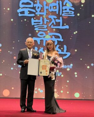 Sumi Jo Instagram - 금관문화훈장.
진심으로 감사합니다. 

 사랑을 담아... 

 조수미