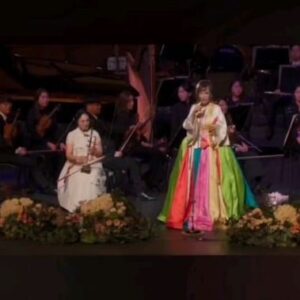Sumi Jo Instagram - 오늘은 #한복의날 Celebrating Hanbok ( A traditional clothing of the Korean people) Day on Oct. 21
어때요? 한복드레스 입고 노래하니까 더 예쁘죠? 🇰🇷💐♥️👍🎶
#엄마야누나야

Special thanks to @denicheur.official
@credi_in_lapoem @haegeum_nary @hyejin1112 #SumiJo #조수미 #콘서트 #진주 #진주실크 #koreantraditionalclothes #한복 #Hanbok #Concert #Korea #Opera  #Reels #Insta #instagram #힐링 #healing #webstagram #Soprano #Artists #fashion #Culture #cultura #역시우리것이최고