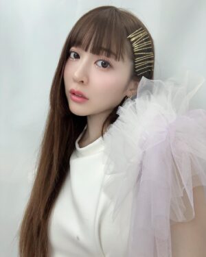 Sumire Yoshida Instagram - .
hair make🪞　@michikononaka 
stylist 👗　@yui_iwatsu 

hair color 🎀　@sakachi13  @bettie_tokyo 
straight 🪄　@noriko_t_ginza_tokyo 

thank you❣️