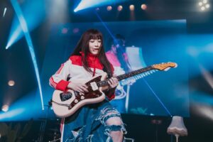 Sumire Yoshida Instagram - 私の人生ほんとドラマティックだわ〜🎸❤️

#バンドやってるわたし
#波瀾万丈
#SILENTSIREN #サイサイ

📸 @okkytree