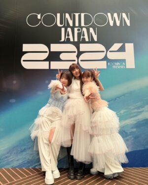 Sumire Yoshida Instagram - .
SILENT SIREN再始動一発目のステージ、CDJ来てくれたみんな本当にありがとう🥰♥️会場は超満員‼
しかも今日は私の誕生日！！一生忘れられない誕生日になった😭🩷🎂🫶🏻
️
2年ぶりのライブ、4年ぶりのCDJ、声出しライブも4年ぶりで感情どうなっちゃうんだろうと思ってたけど無事爆発しました😭🫶🏻✨
生きている感じがした・・・ やっぱバンド最高！！

本当にまた始まったんだなって感じ！

サイサイを絶対にまもっていかなきゃってずっとずっと思っていてやっと再始動できて、今日ステージに立った時、本当にサイサイを信じて守ってくれていたのはファンのみんなだと思ったよ。本当にありがとう 🩷

そして再始動でまた集まってくれたチームサイサイ。
記念すべき再始動一発目のサポートをしてくれた岸波ちゃん。

皆んながいてくれて今日が迎えられました🥹🫶🏻
本当に幸せだ😭♥️

今年大きな手術を受けてどうなっちゃうのか、生きた心地がしない日々が続いたけどまたステージに立つ日を目標にリハビリもしてきた。支えてくれたメンバーやチームにはとても感謝している🥹💕
生きててよかったなぁ〜まじで‼️‼️‼️‼️‼️命をかけてサイサイするしステージでは死ぬ気でライブする！

そしてサイサイからお知らせ📢♥️
(年明けに新曲リリース、そしてツアーやっちゃうよ！)

SILENT SIREN LIVE TOUR 2024
　「I’m Home」
2024年4月6日(土) 名古屋ボトムライン
2024年4月13日(土) 福島HIPSHOT JAPAN
2024年4月20日(土) Zepp DiverCity（TOKYO)

うちらのターンが来たんじゃないの！！
今の私たちと一緒に音楽で遊ぼう🫶🏻🩷会いに来てね🥰

#サイサイ #SILENTSIREN