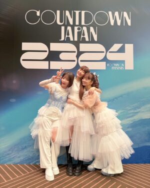 Sumire Yoshida Instagram - .
SILENT SIREN再始動一発目のステージ、CDJ来てくれたみんな本当にありがとう🥰♥️会場は超満員‼
しかも今日は私の誕生日！！一生忘れられない誕生日になった😭🩷🎂🫶🏻
️
2年ぶりのライブ、4年ぶりのCDJ、声出しライブも4年ぶりで感情どうなっちゃうんだろうと思ってたけど無事爆発しました😭🫶🏻✨
生きている感じがした・・・ やっぱバンド最高！！

本当にまた始まったんだなって感じ！

サイサイを絶対にまもっていかなきゃってずっとずっと思っていてやっと再始動できて、今日ステージに立った時、本当にサイサイを信じて守ってくれていたのはファンのみんなだと思ったよ。本当にありがとう 🩷

そして再始動でまた集まってくれたチームサイサイ。
記念すべき再始動一発目のサポートをしてくれた岸波ちゃん。

皆んながいてくれて今日が迎えられました🥹🫶🏻
本当に幸せだ😭♥️

今年大きな手術を受けてどうなっちゃうのか、生きた心地がしない日々が続いたけどまたステージに立つ日を目標にリハビリもしてきた。支えてくれたメンバーやチームにはとても感謝している🥹💕
生きててよかったなぁ〜まじで‼️‼️‼️‼️‼️命をかけてサイサイするしステージでは死ぬ気でライブする！

そしてサイサイからお知らせ📢♥️
(年明けに新曲リリース、そしてツアーやっちゃうよ！)

SILENT SIREN LIVE TOUR 2024
　「I’m Home」
2024年4月6日(土) 名古屋ボトムライン
2024年4月13日(土) 福島HIPSHOT JAPAN
2024年4月20日(土) Zepp DiverCity（TOKYO)

うちらのターンが来たんじゃないの！！
今の私たちと一緒に音楽で遊ぼう🫶🏻🩷会いに来てね🥰

#サイサイ #SILENTSIREN