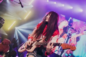 Sumire Yoshida Instagram - 私の人生ほんとドラマティックだわ〜🎸❤️

#バンドやってるわたし
#波瀾万丈
#SILENTSIREN #サイサイ

📸 @okkytree