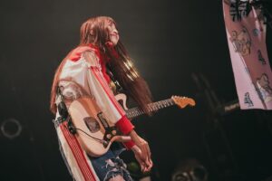 Sumire Yoshida Instagram - 私の人生ほんとドラマティックだわ〜🎸❤️

#バンドやってるわたし
#波瀾万丈
#SILENTSIREN #サイサイ

📸 @okkytree