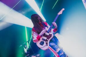 Sumire Yoshida Instagram - 私の人生ほんとドラマティックだわ〜🎸❤️

#バンドやってるわたし
#波瀾万丈
#SILENTSIREN #サイサイ

📸 @okkytree