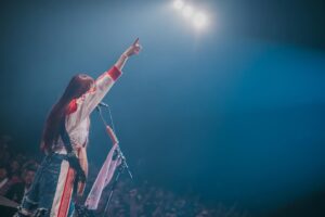 Sumire Yoshida Instagram - 私の人生ほんとドラマティックだわ〜🎸❤️

#バンドやってるわたし
#波瀾万丈
#SILENTSIREN #サイサイ

📸 @okkytree