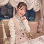 Sumire Uesaka Instagram - げつようび〜！ そして、ゴールデンウィーク！ですねっ！ 皆さま、すこやかにお過ごしですか？ こちらは急に暑さを感じるお天気になりました！あつぅ！！ 冷房のスイッチを入れる日も近いですぞ…？！ ゴールデンウィークを大満喫なみなさまも、労働万歳！なみなさまも、楽しくすこやかに過ごせますようにっ！ お写真はいつぞやの横浜のレストランロケのお写真です！横浜の〜！夜景〜！ひゃっほーい！！ それでは皆さま、今週もすこやかにまいりましょう〜っ！ #上坂すみれ