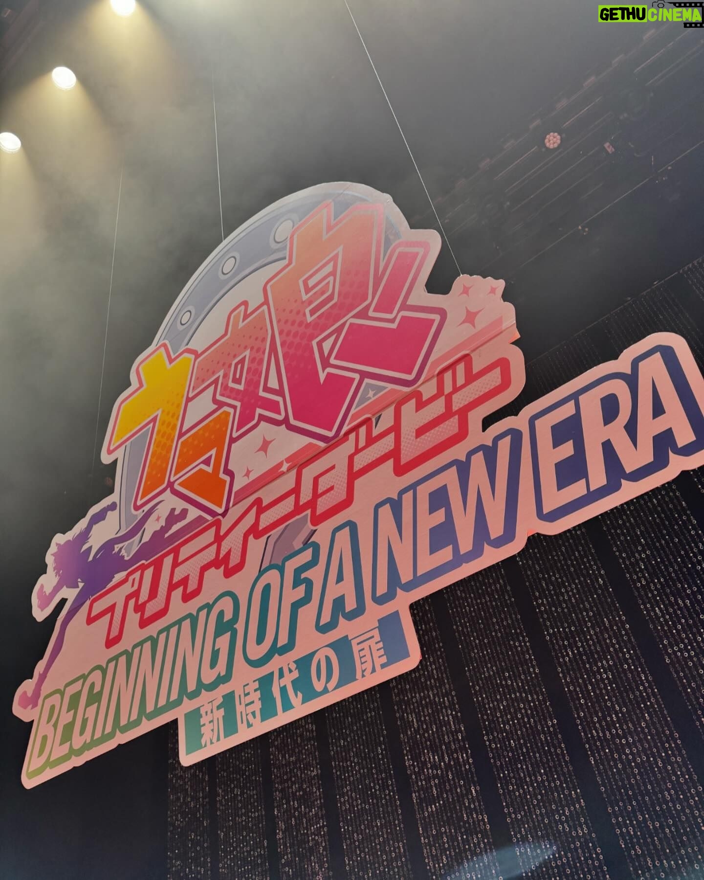Sumire Uesaka Instagram - おはようございます〜! 5月が本格的に始まった…気がします!こんにちは5月〜! 先日の劇場版「ウマ娘」完成披露プレミアでの想い出たちです! 本当に本当にたくさんの方に体感いただきたい作品…!公開が待ち遠しいですっ! この日はサプライズライブも行われました!実は「うまぴょい伝説」の完全版振り付け、初めてでした(`°ω°´)ずきゅんどきゅん スクリーンを駆け抜けるウマ娘たちの、心が焼けつくような眩く美しい光景をどうぞお見逃しなく! そして5月もね!みなさま、すこやかにまいりましょうね〜っ! #ウマ娘